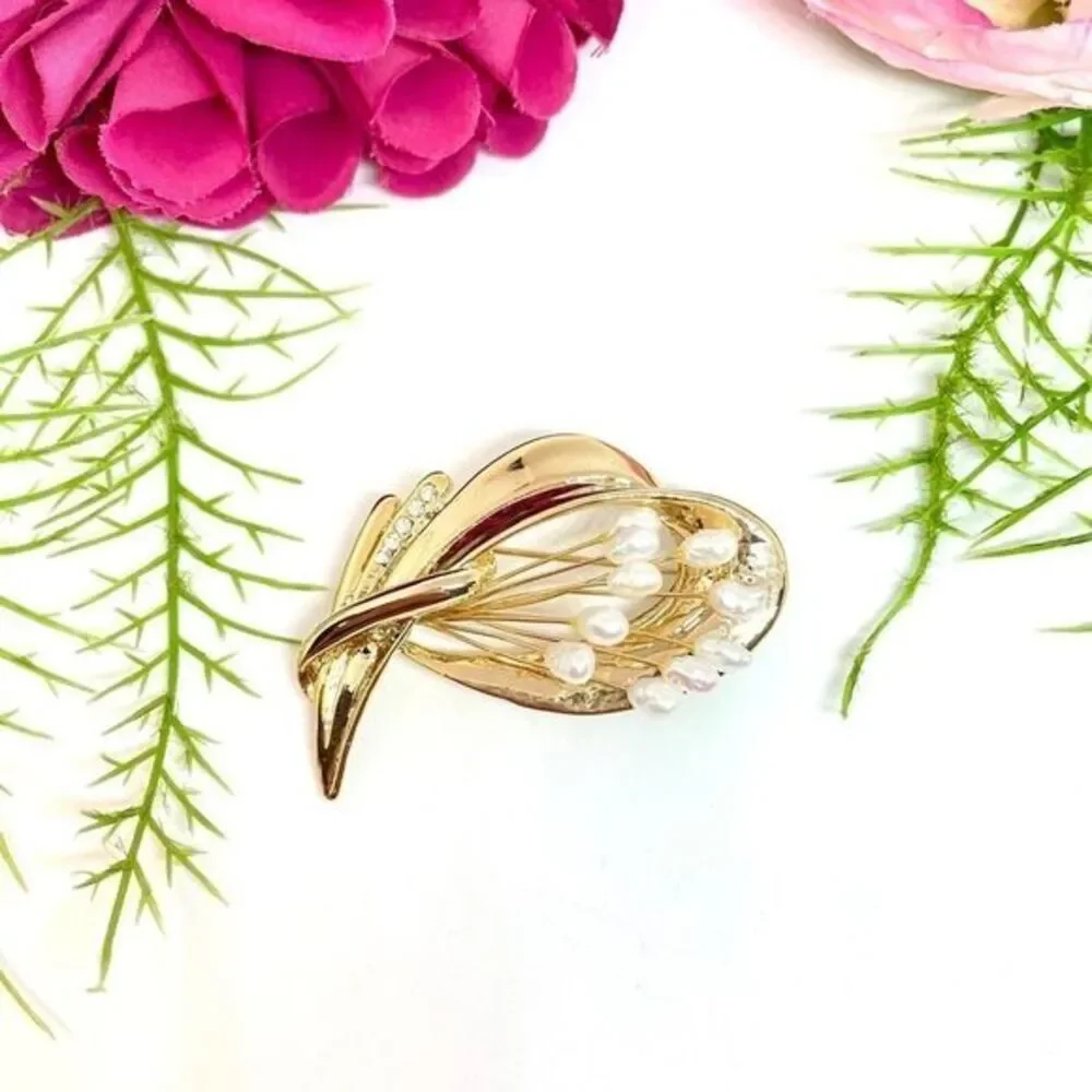 VINTAGE ⚜️Real Pearl Golden Brooch